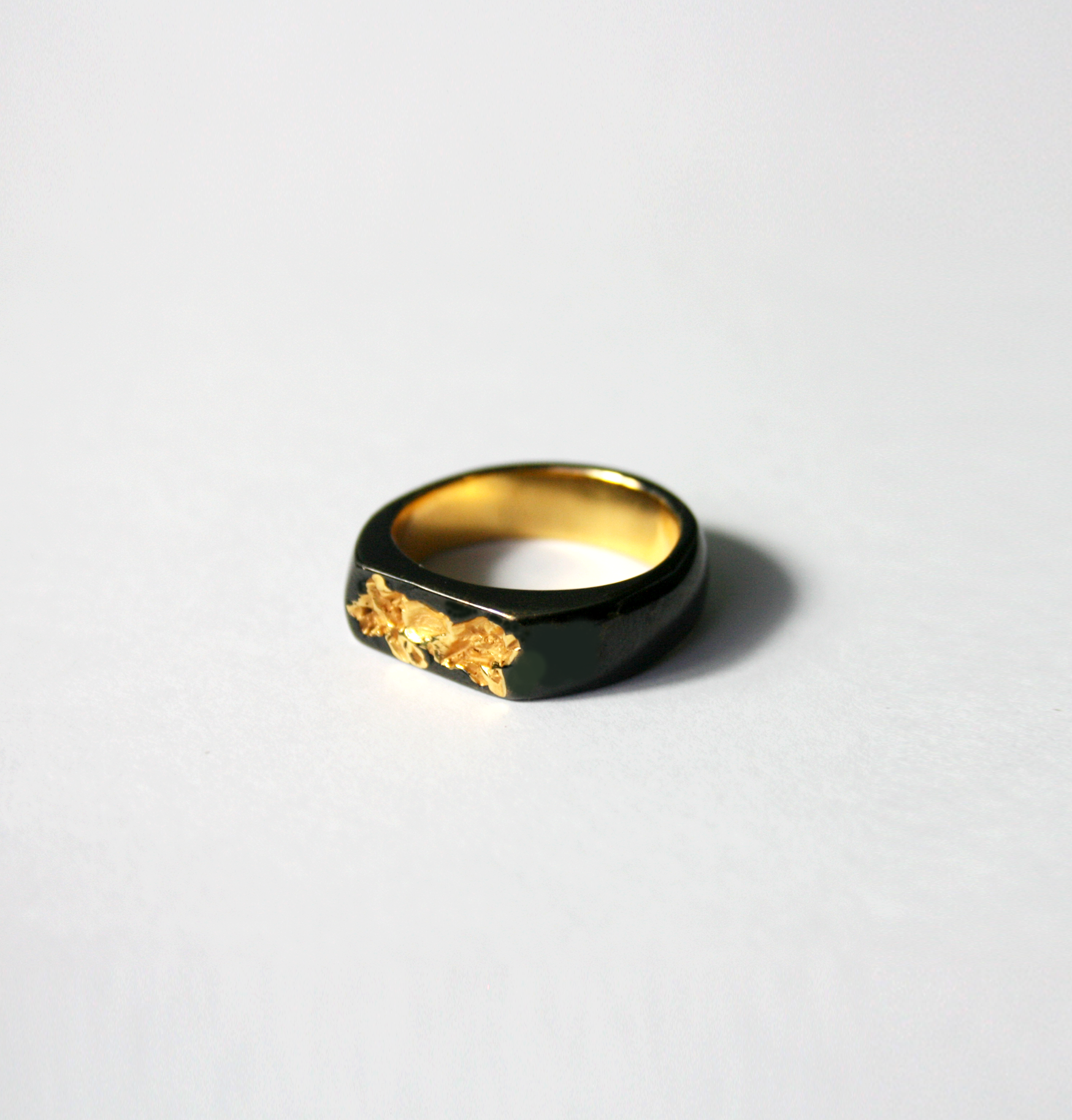 Black & gold unisex ring - Filia Rex