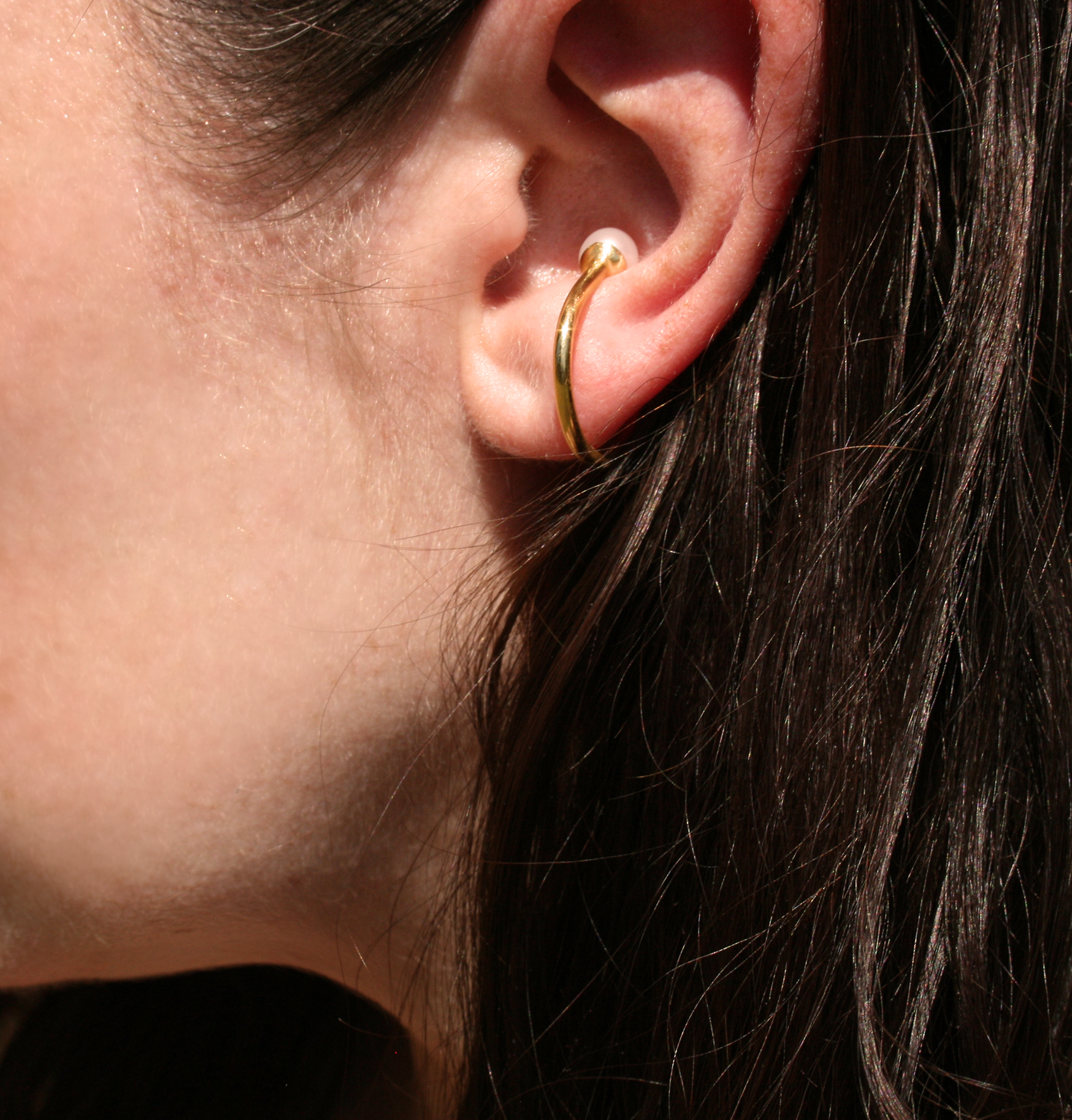 Gold pearl ear cuff - Filia Rex